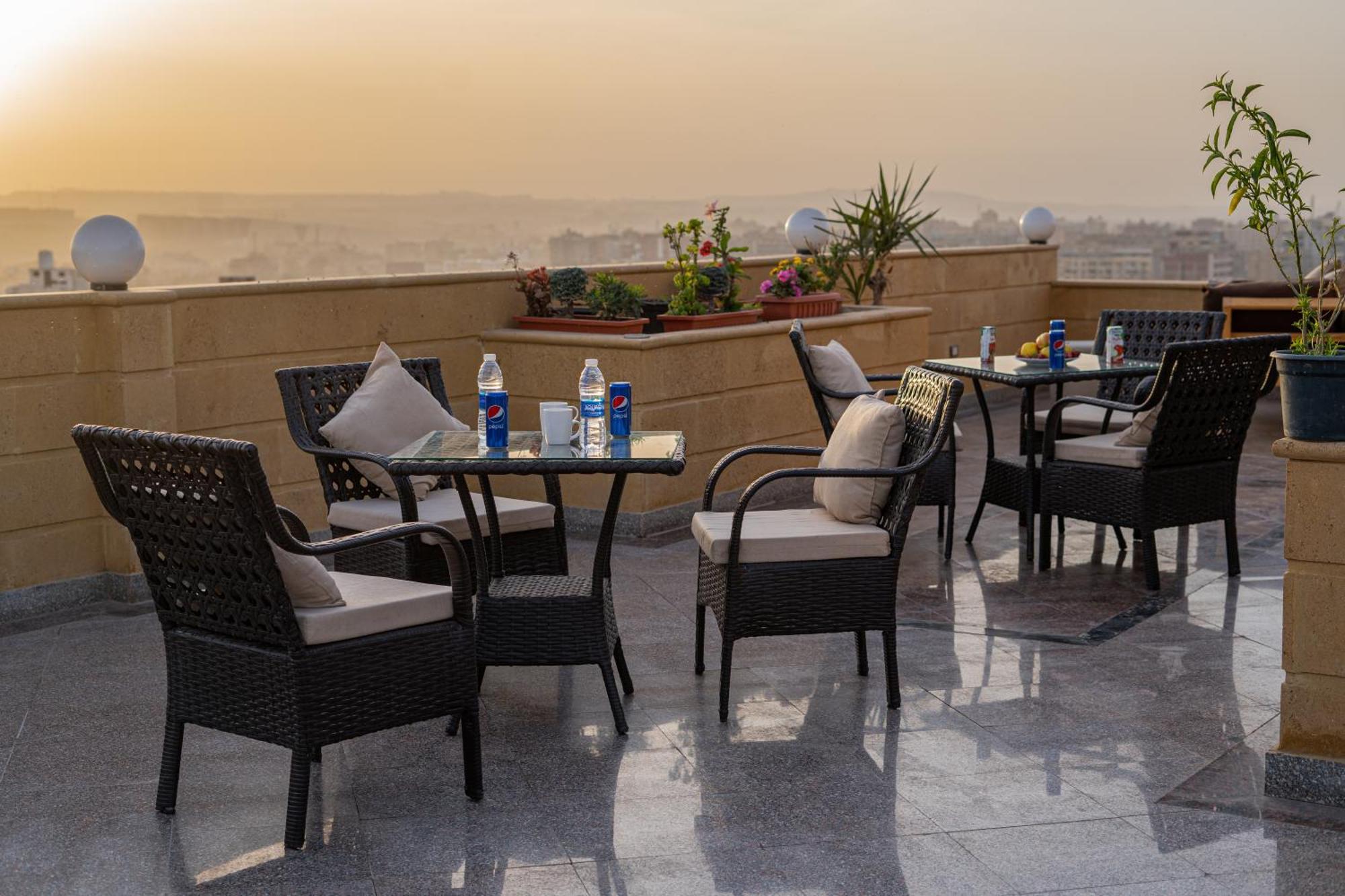 Gardenia Pyramids View Inn Каир Экстерьер фото